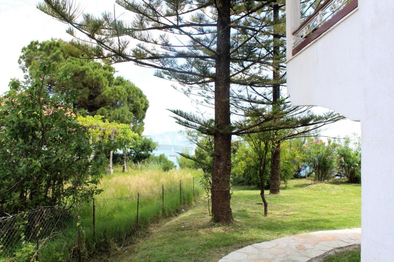 Sissy Apartments By The Sea Nikiana Exterior photo